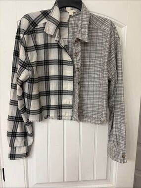 Mixed Plaid Cropped Button-Up Flannel- Black & Cream by Aeropostale. Size Large
